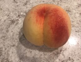 桃の食べ比べ